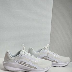 Nike Men's White and Gray Sneakers